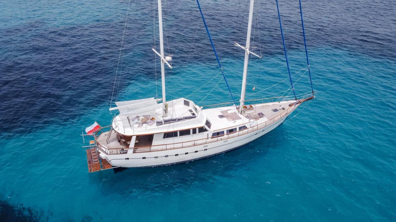 Spacious Yacht Hotel Barcelona City Center 5 Cabins Zewnętrze zdjęcie