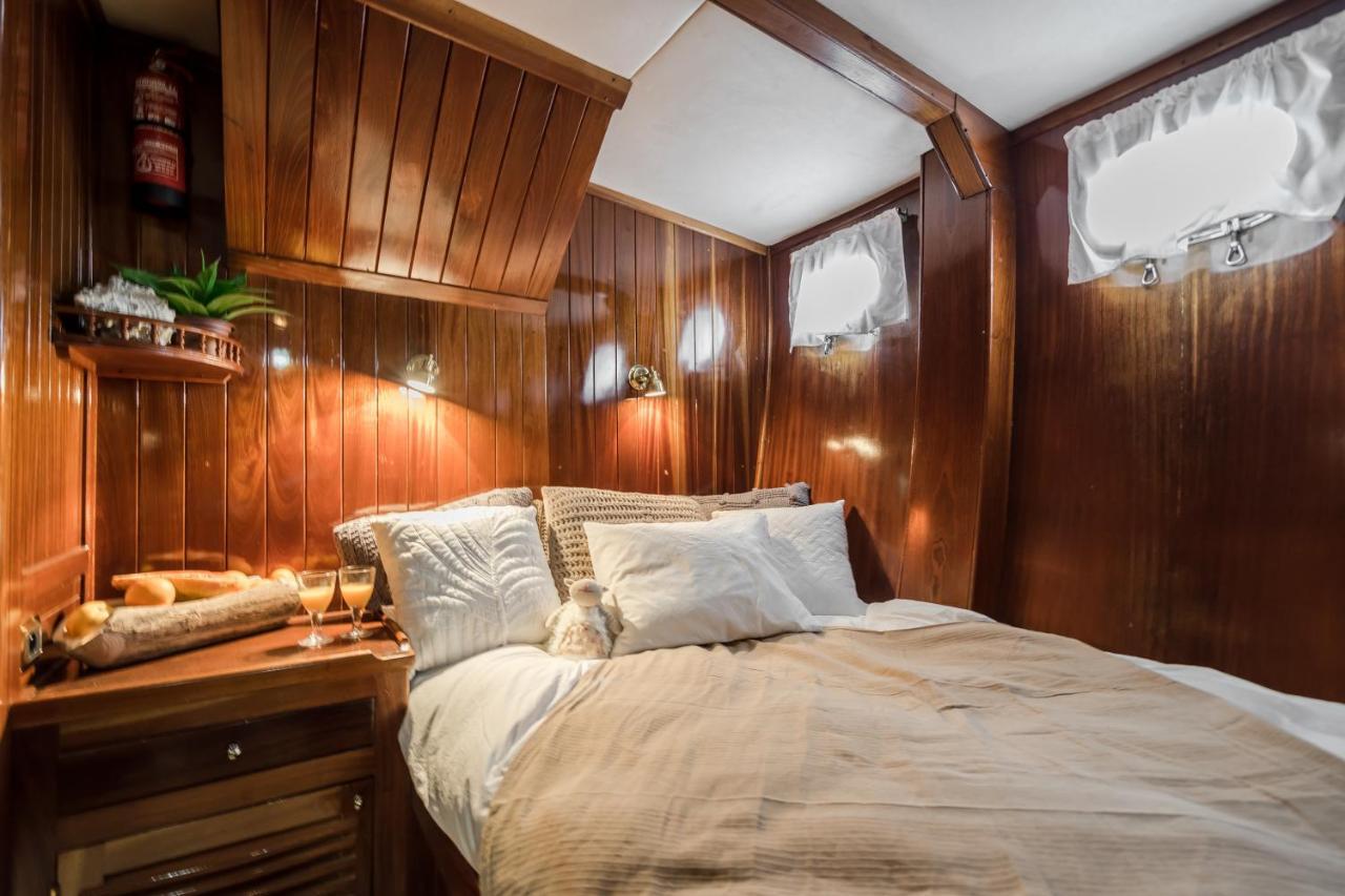 Spacious Yacht Hotel Barcelona City Center 5 Cabins Zewnętrze zdjęcie