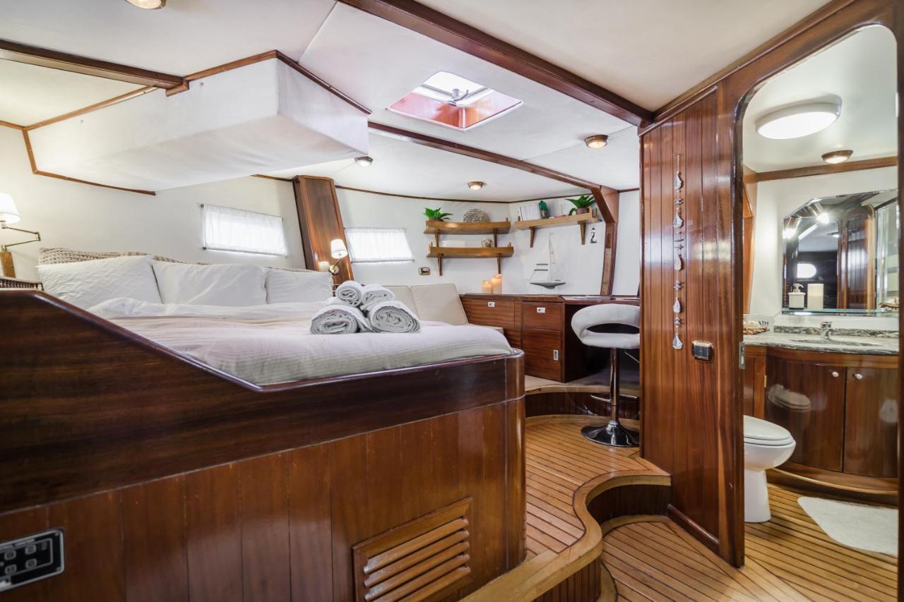 Spacious Yacht Hotel Barcelona City Center 5 Cabins Zewnętrze zdjęcie