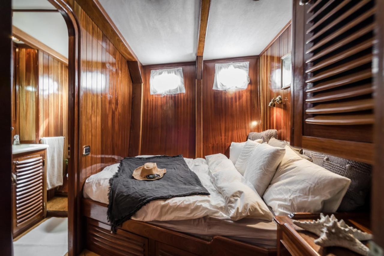 Spacious Yacht Hotel Barcelona City Center 5 Cabins Zewnętrze zdjęcie
