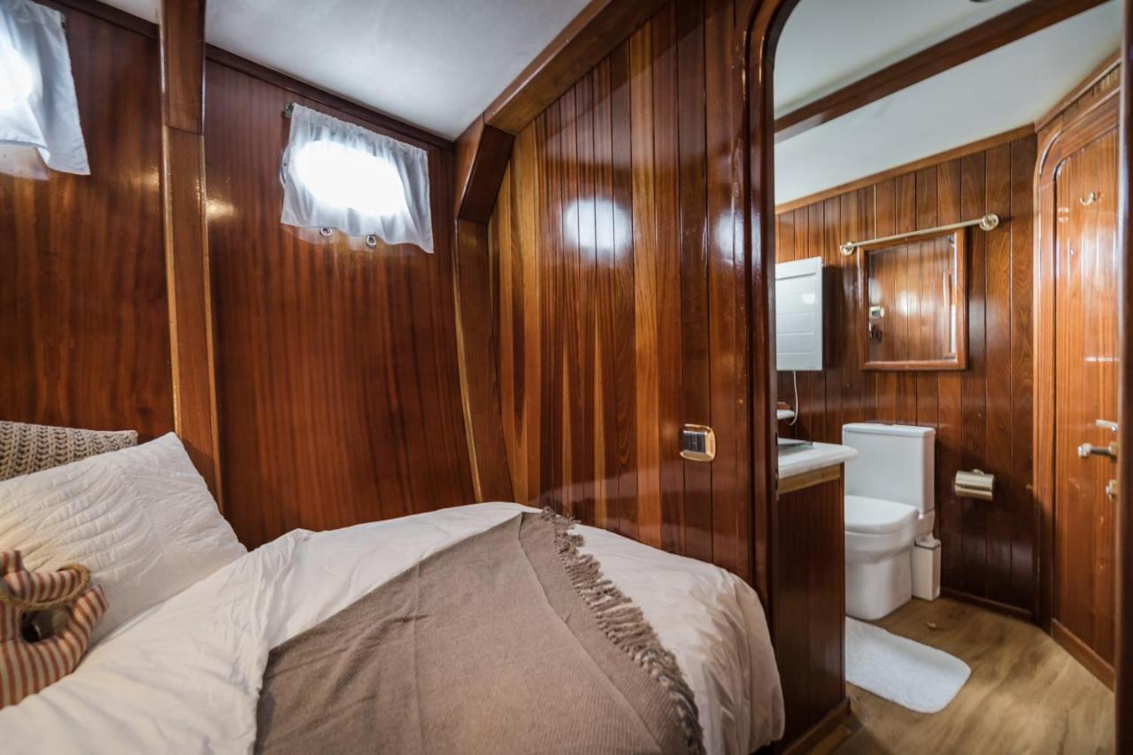 Spacious Yacht Hotel Barcelona City Center 5 Cabins Zewnętrze zdjęcie
