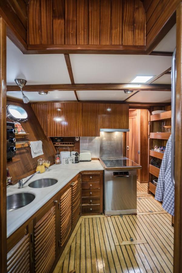 Spacious Yacht Hotel Barcelona City Center 5 Cabins Zewnętrze zdjęcie