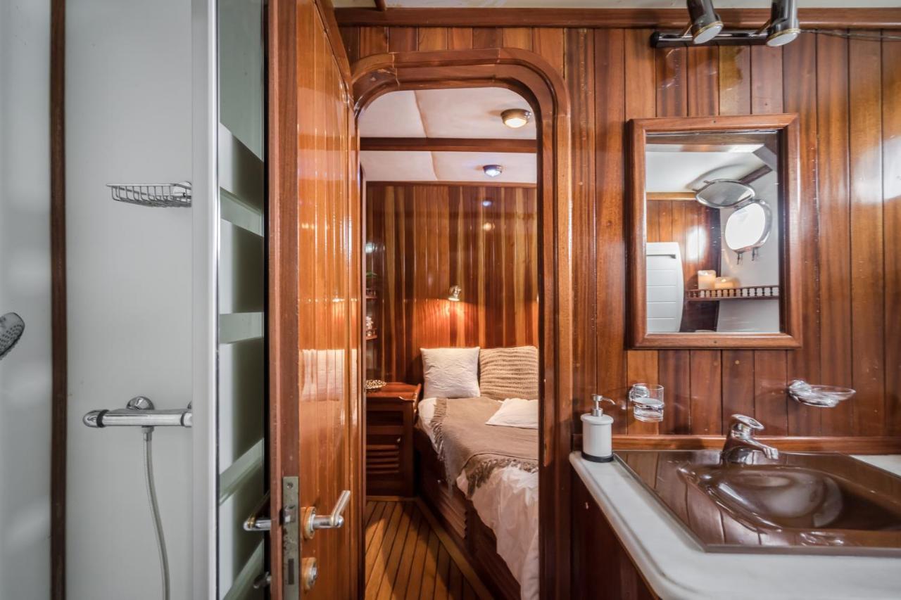 Spacious Yacht Hotel Barcelona City Center 5 Cabins Zewnętrze zdjęcie