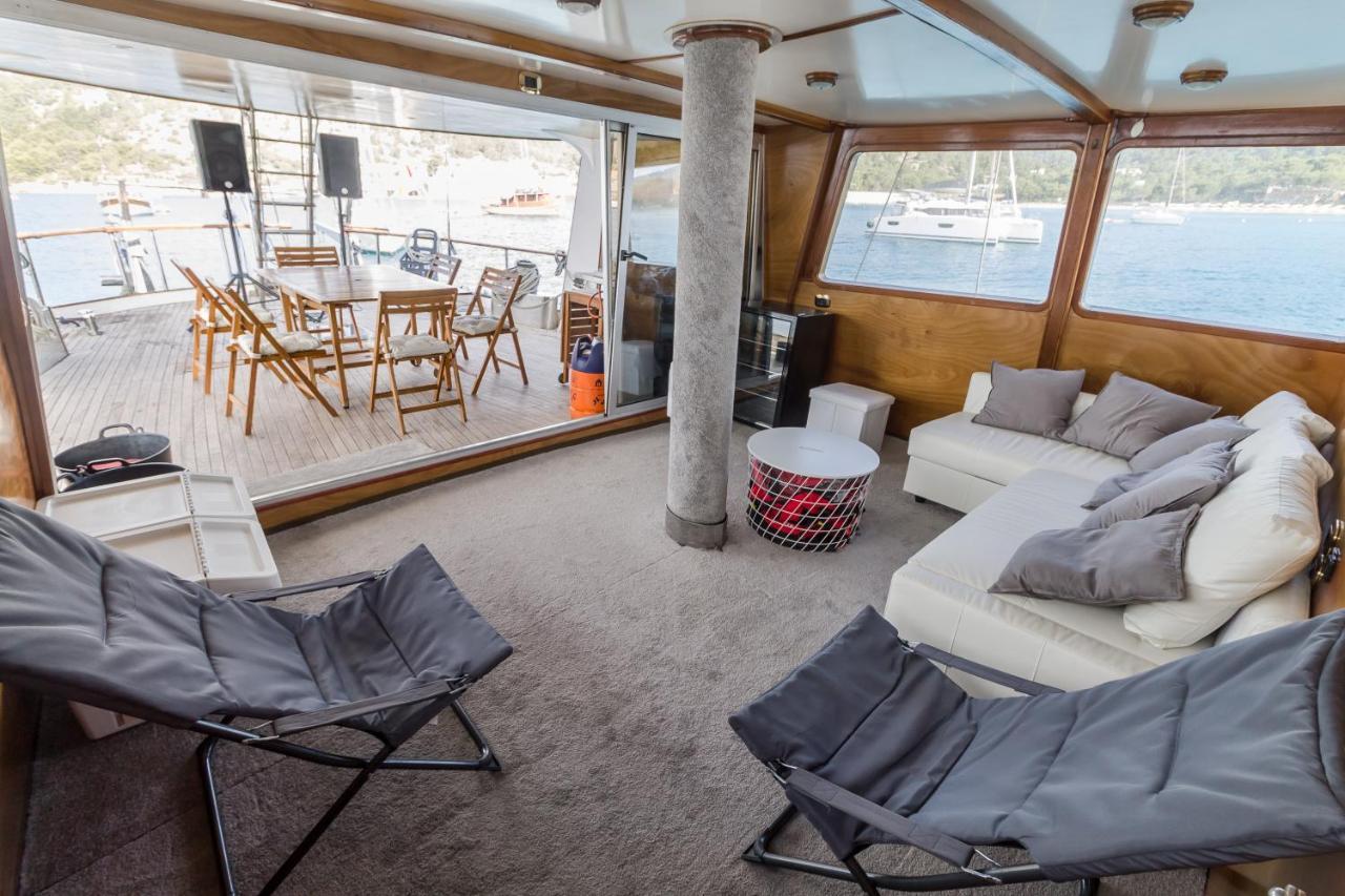 Spacious Yacht Hotel Barcelona City Center 5 Cabins Zewnętrze zdjęcie