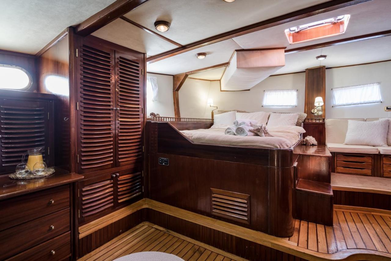 Spacious Yacht Hotel Barcelona City Center 5 Cabins Zewnętrze zdjęcie