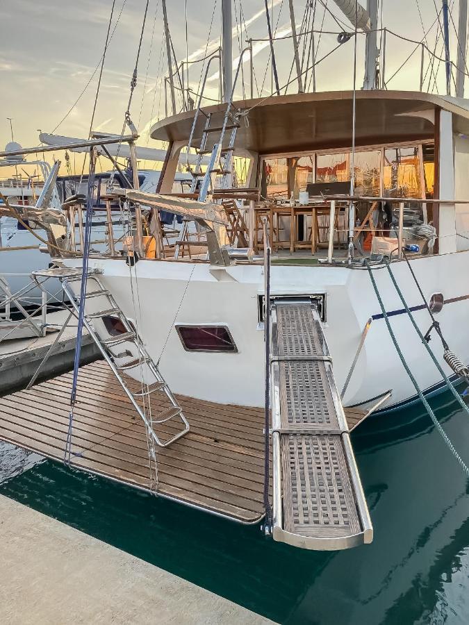Spacious Yacht Hotel Barcelona City Center 5 Cabins Zewnętrze zdjęcie