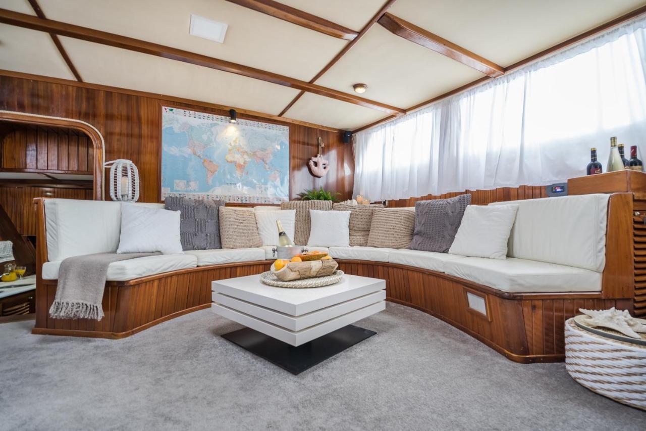 Spacious Yacht Hotel Barcelona City Center 5 Cabins Zewnętrze zdjęcie