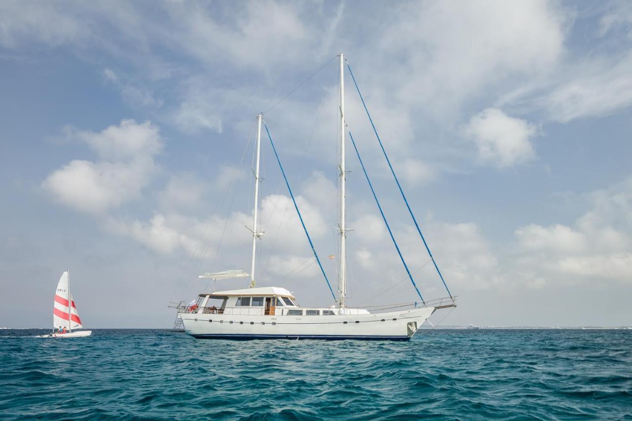 Spacious Yacht Hotel Barcelona City Center 5 Cabins Zewnętrze zdjęcie