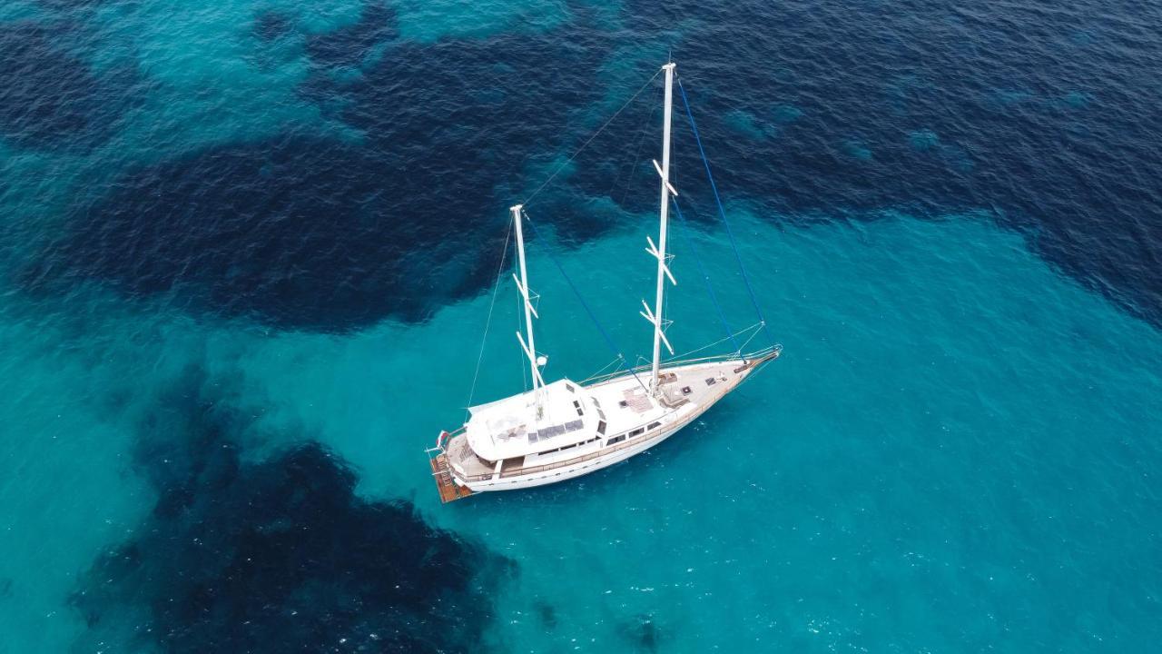 Spacious Yacht Hotel Barcelona City Center 5 Cabins Zewnętrze zdjęcie